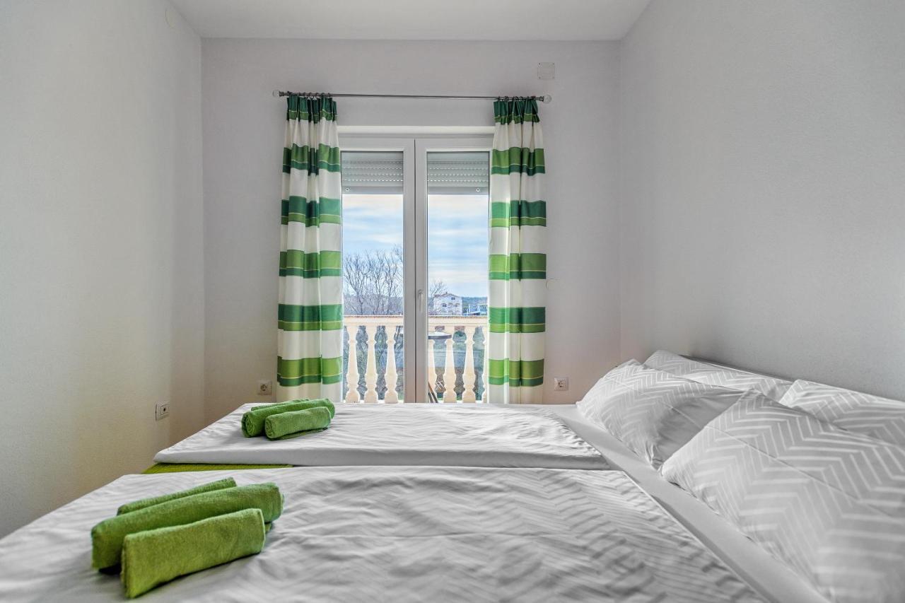 Comfort Apartments In Peaceful Area Zadar - With Garden Exterior photo