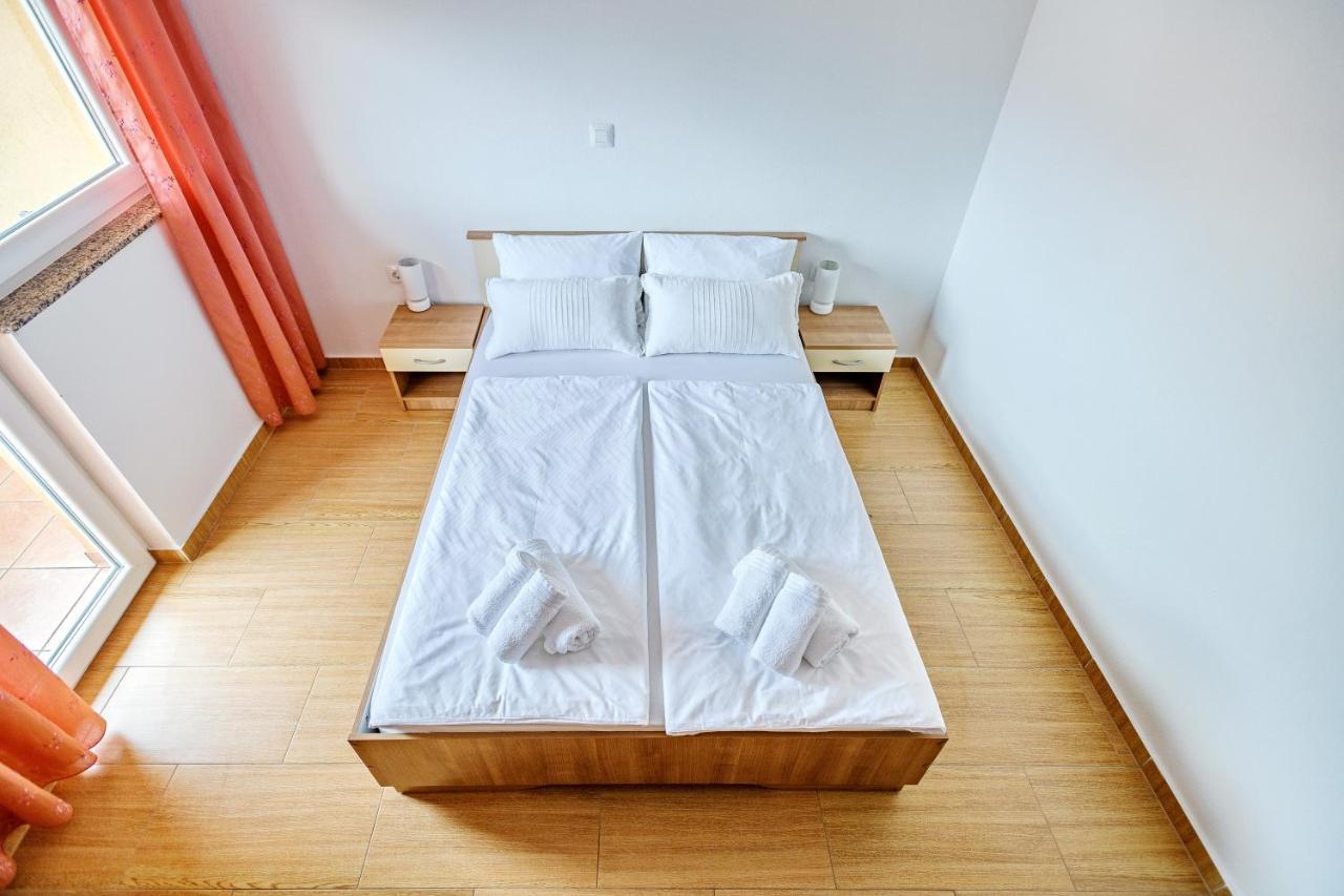 Comfort Apartments In Peaceful Area Zadar - With Garden Exterior photo