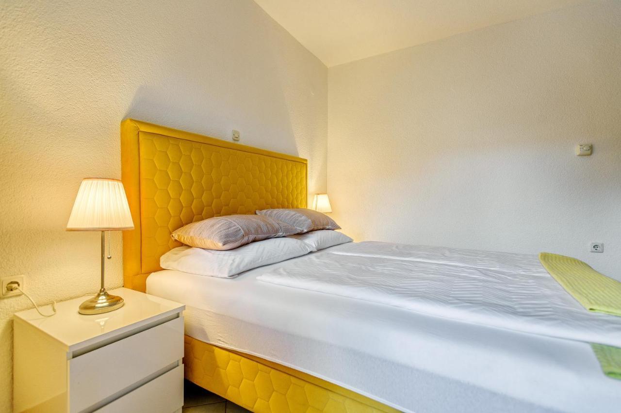 Comfort Apartments In Peaceful Area Zadar - With Garden Exterior photo