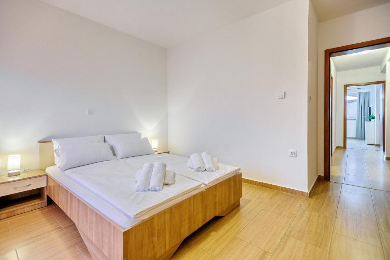 Comfort Apartments In Peaceful Area Zadar - With Garden Exterior photo