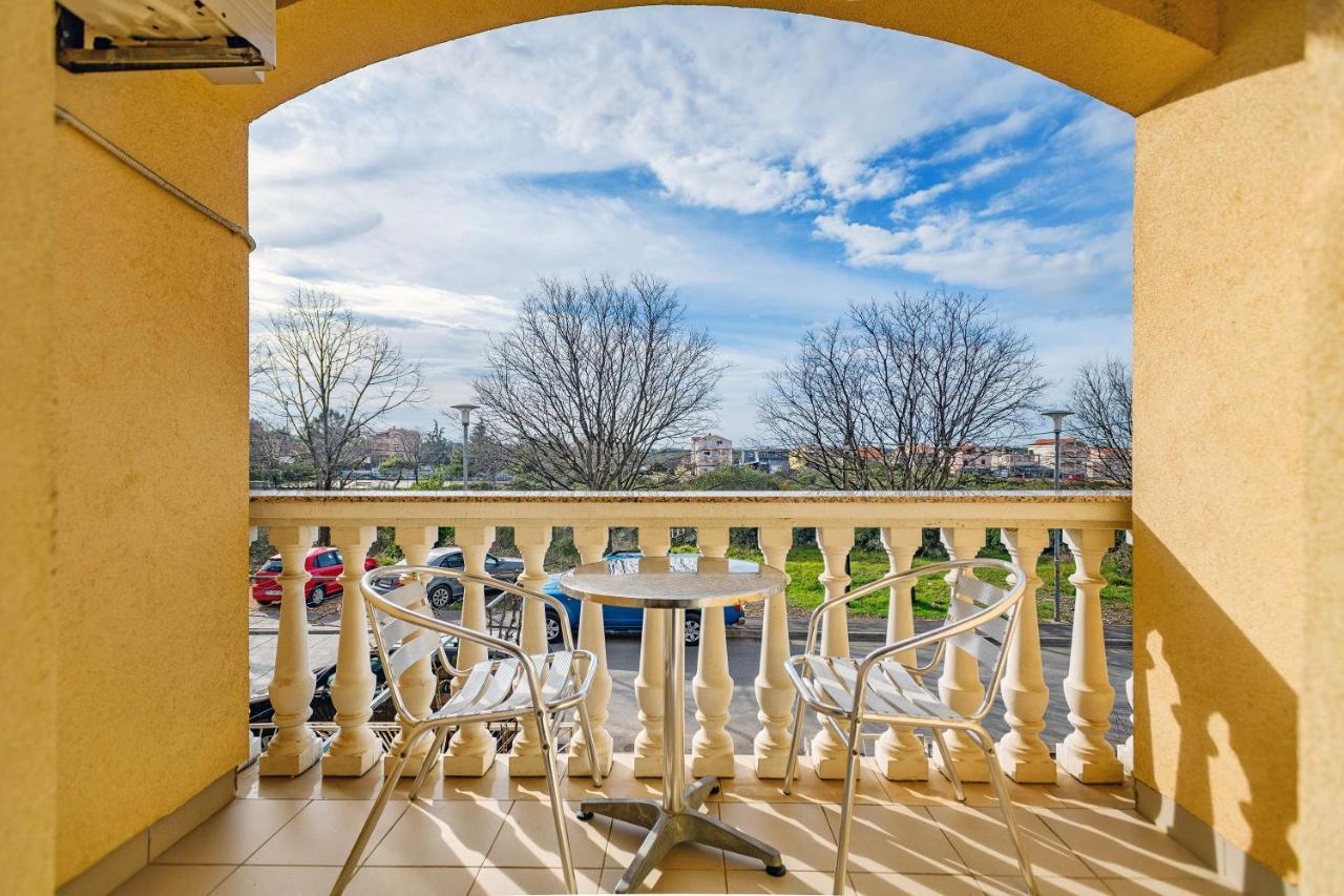 Comfort Apartments In Peaceful Area Zadar - With Garden Exterior photo