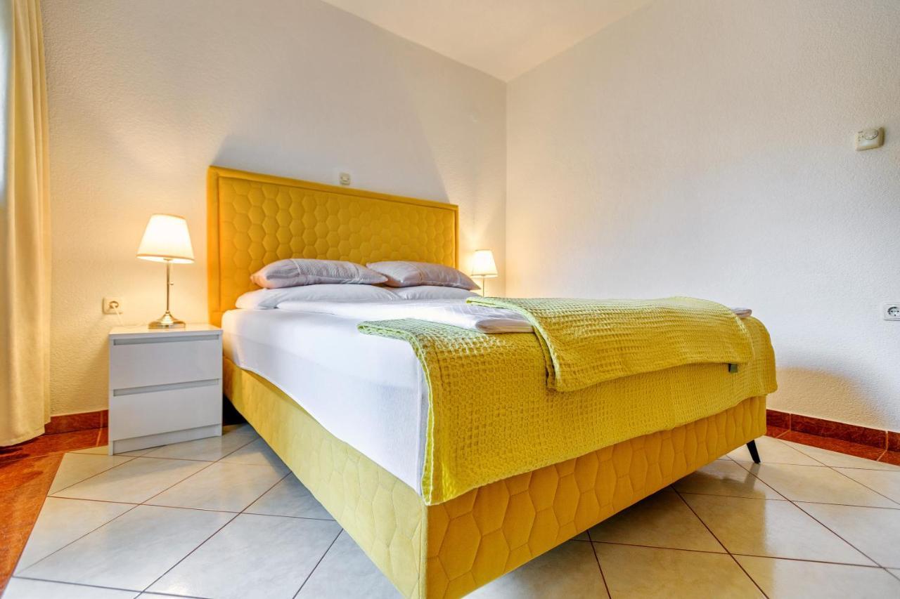 Comfort Apartments In Peaceful Area Zadar - With Garden Exterior photo
