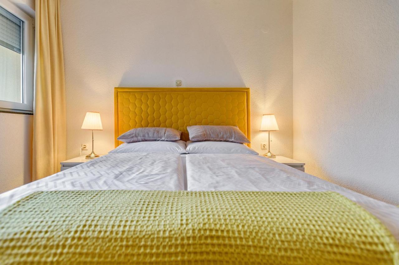 Comfort Apartments In Peaceful Area Zadar - With Garden Exterior photo