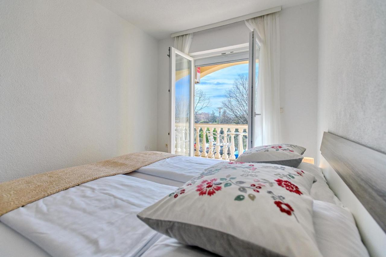 Comfort Apartments In Peaceful Area Zadar - With Garden Exterior photo