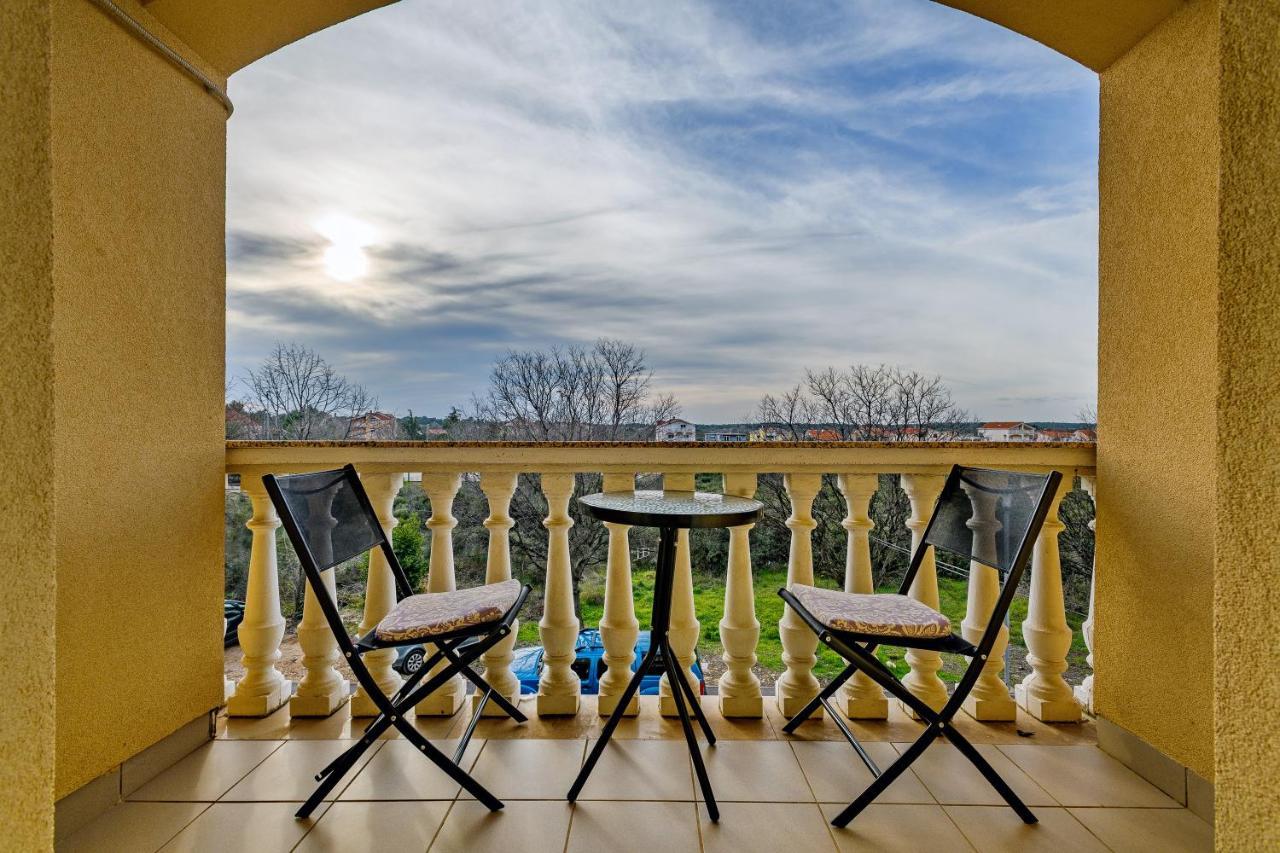 Comfort Apartments In Peaceful Area Zadar - With Garden Exterior photo