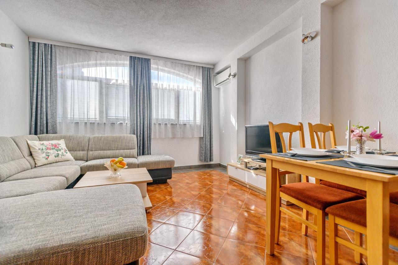 Comfort Apartments In Peaceful Area Zadar - With Garden Exterior photo